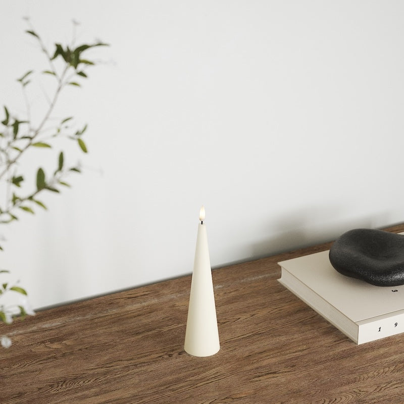 Deluxe Homeart Конусна светлина D 5 x H 20 cm Кремаво