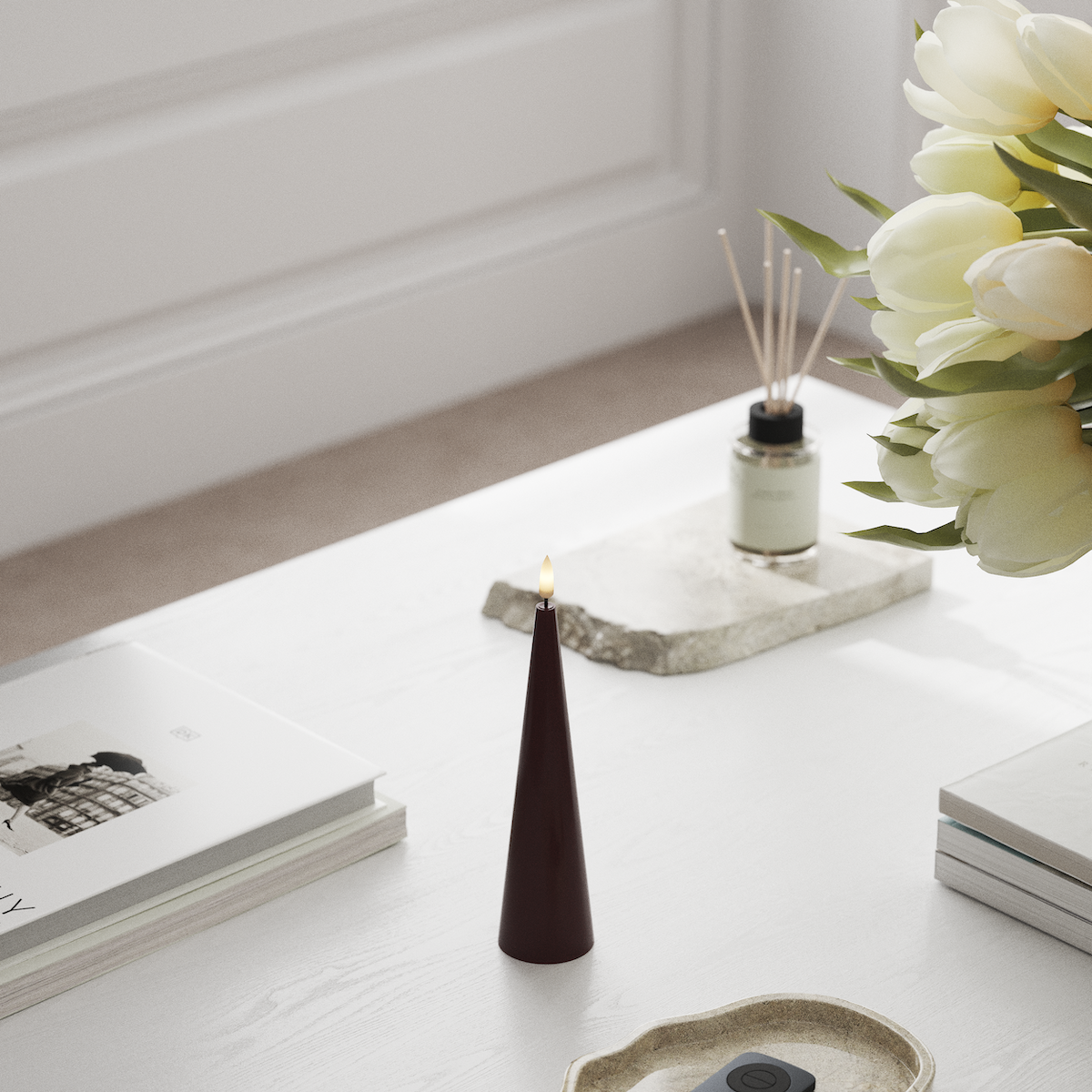 Deluxe Homeart Světelný kužel D 5 x V 20 cm Bordó LED kuželové světlo 1